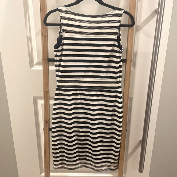 Striped bodycon dress with mesh details - Picture 2 of 5